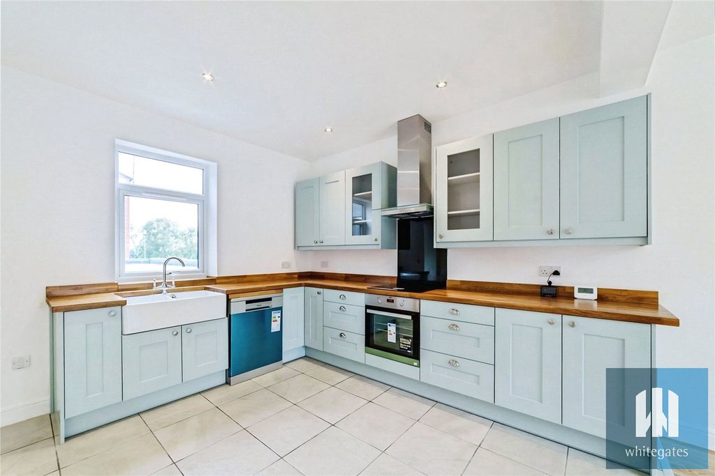 Property photo 2 of 18 Picture No. 32