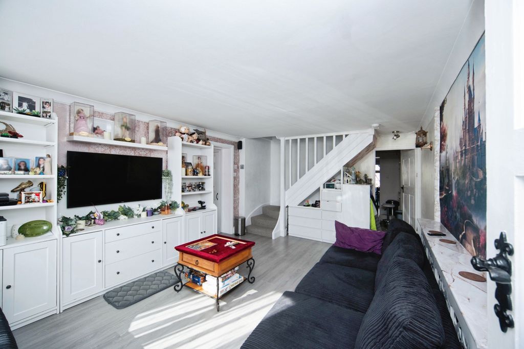 Property photo 3 of 20