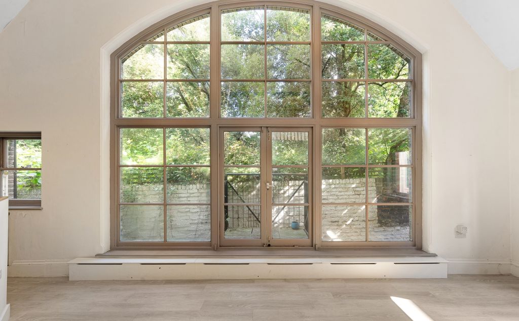 Property photo 2 of 12 094A9824