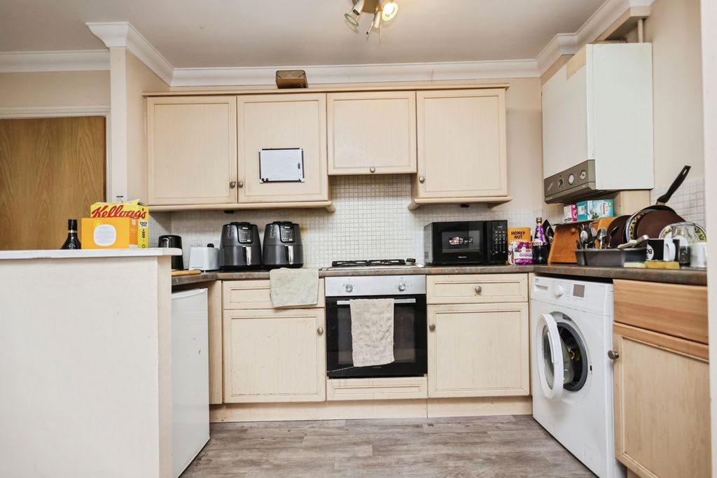 Property photo 3 of 13 Kitchen