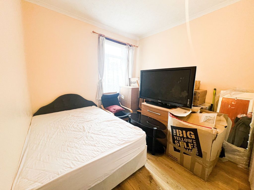 Property photo 1 of 12 Keogh Road E15