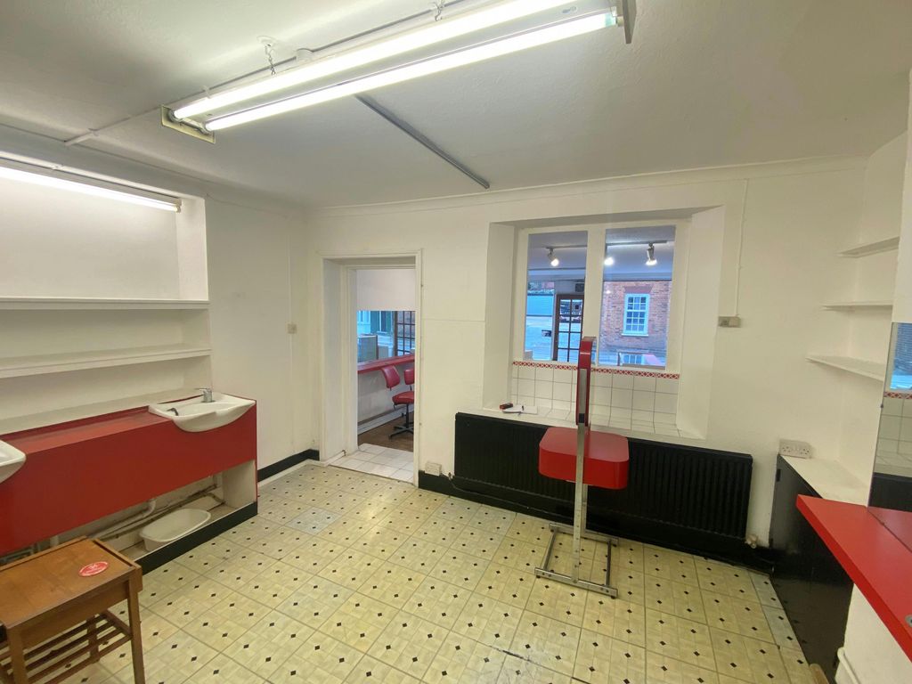 Property photo 3 of 3 16 Int 2.Jpg