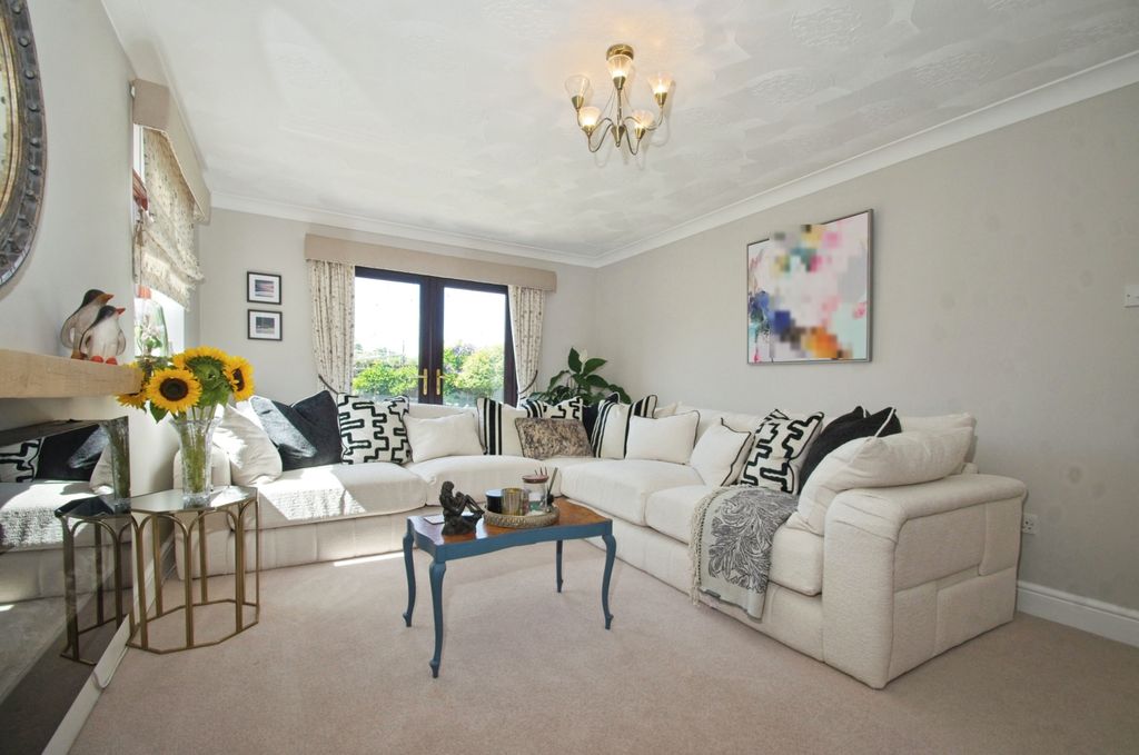 Property photo 2 of 19