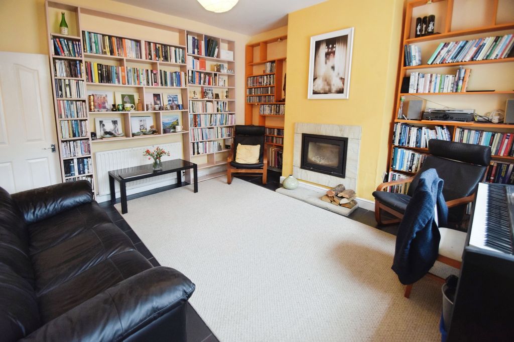 Property photo 2 of 19 5F212c31-Lounge