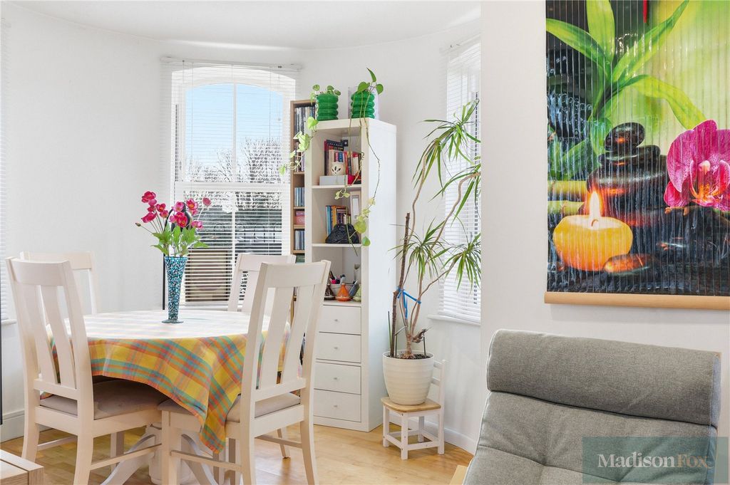 Property photo 3 of 16 Picture No. 12