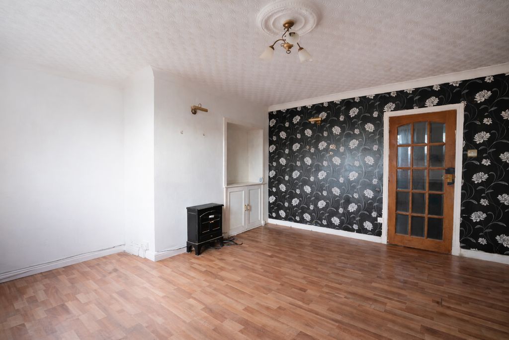 Property photo 2 of 15 7