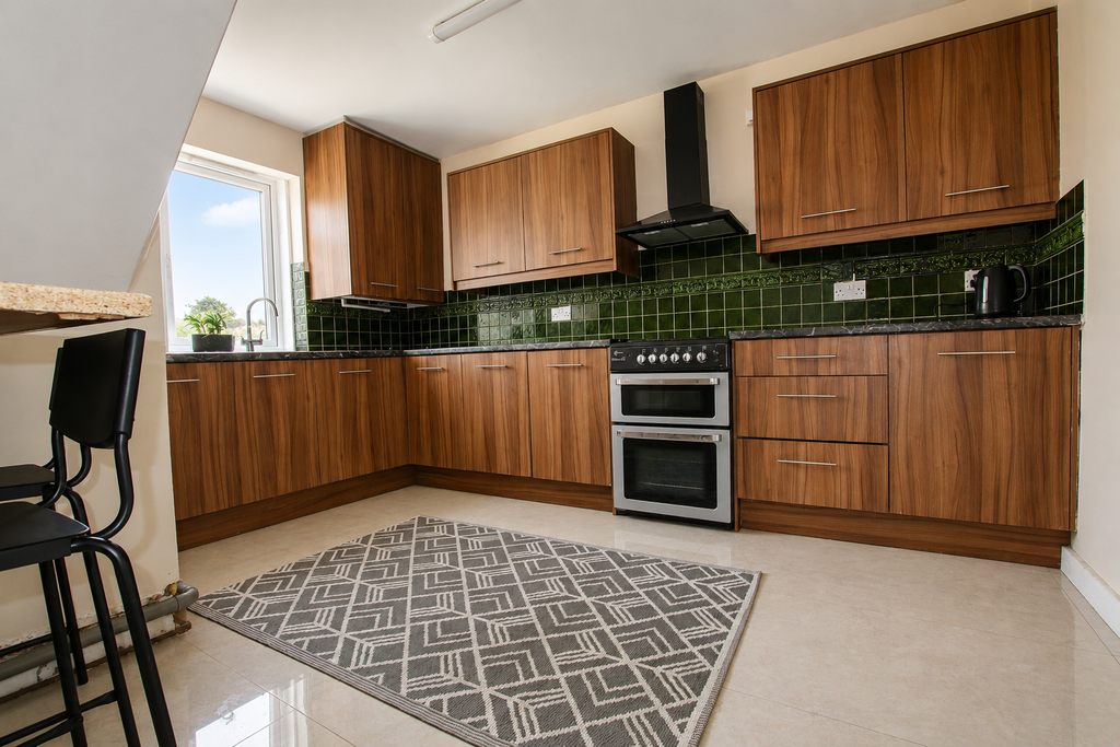 Property photo 3 of 11 Kitchen