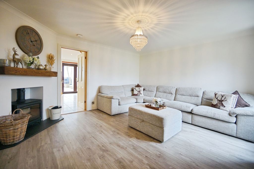 Property photo 2 of 12 Pbox-Img.Jpg