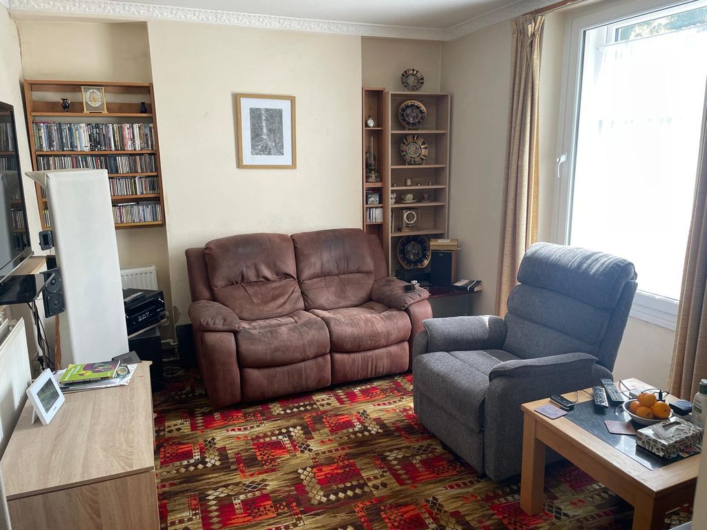 Property photo 2 of 25