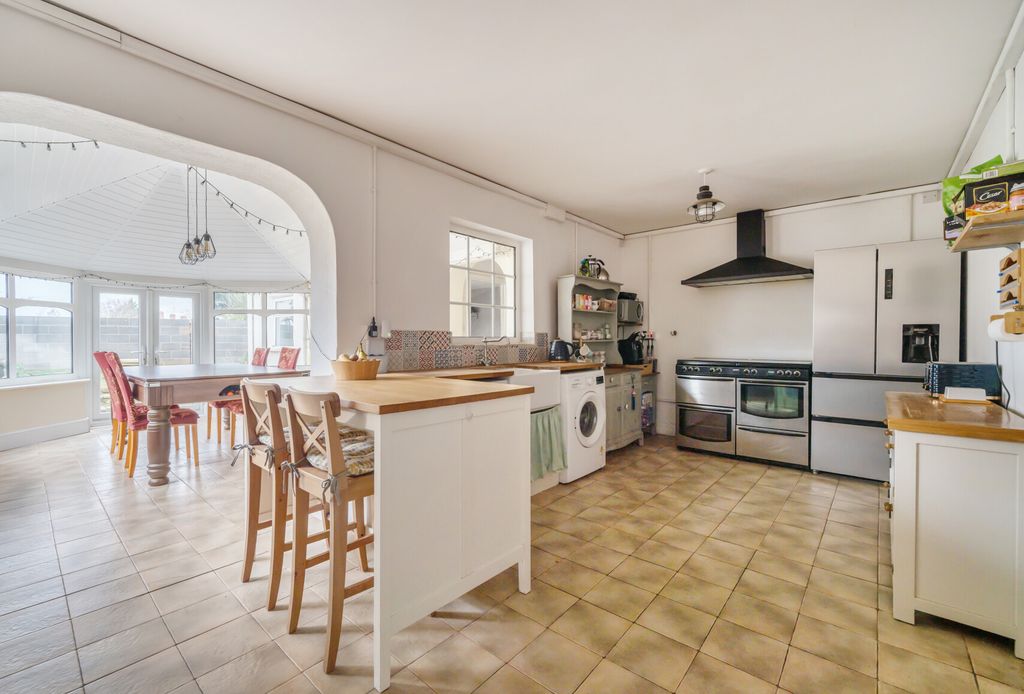 Property photo 2 of 16 1402697-3-697Cbdf...