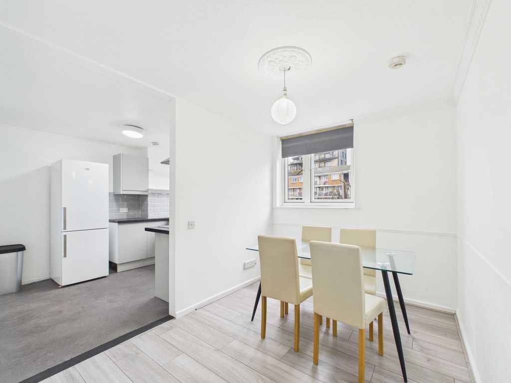 Property photo 2 of 18 Cam03741G0-Pr0151-Still011