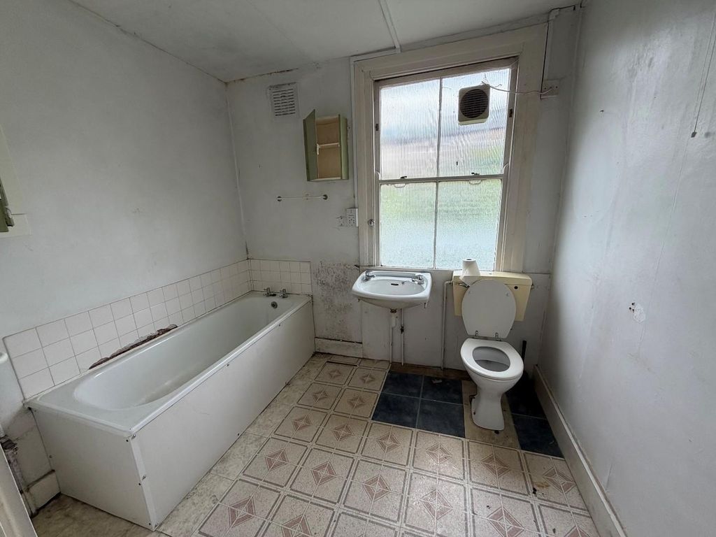 Property photo 2 of 3 Bathroom