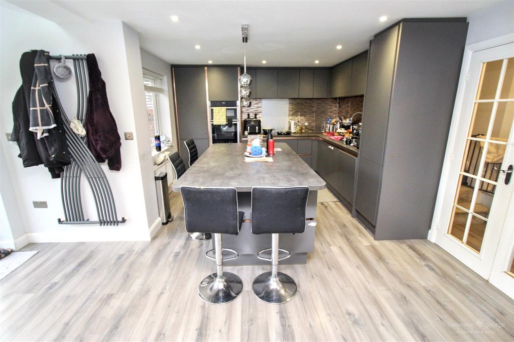 Property photo 3 of 16 Kitchen