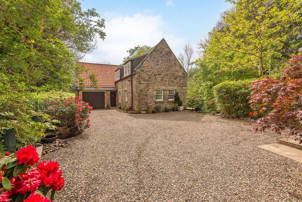 Property photo 1 of 25