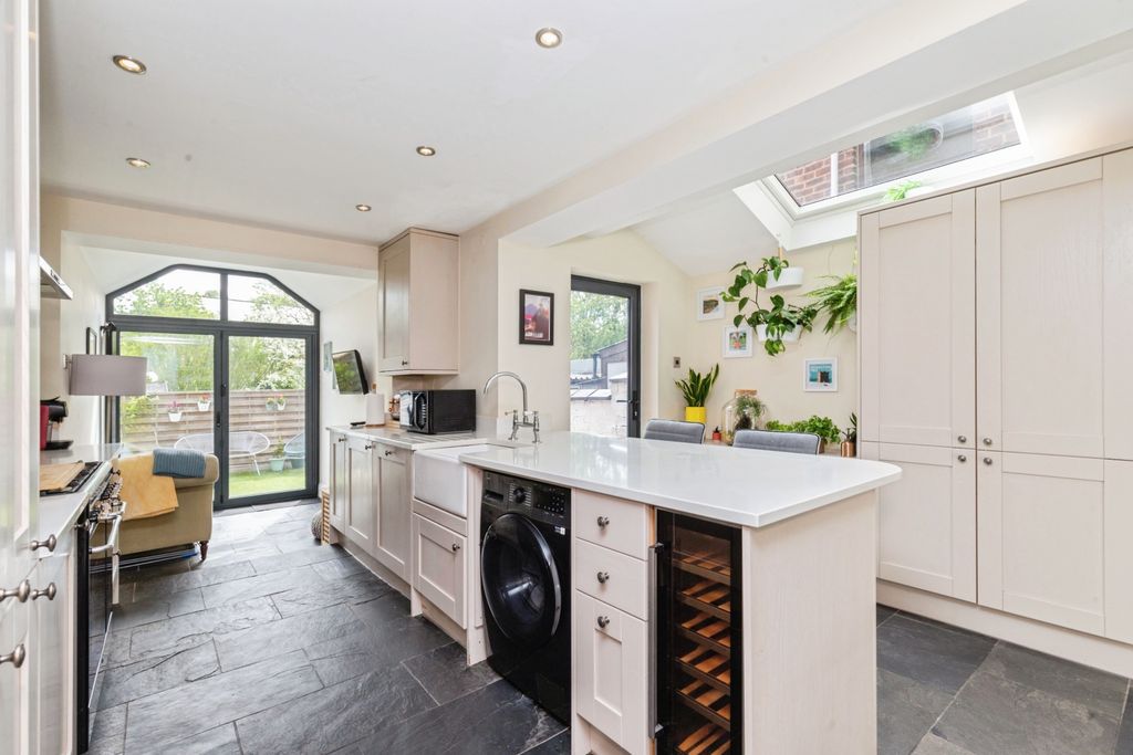 Property photo 1 of 18 Kitchen