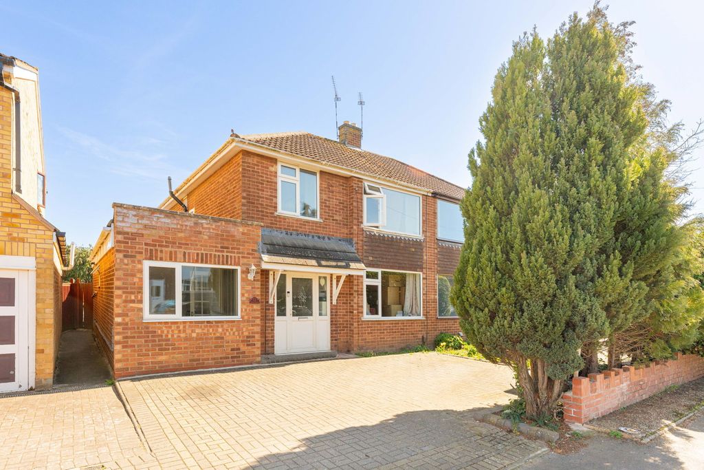 Property photo 1 of 33