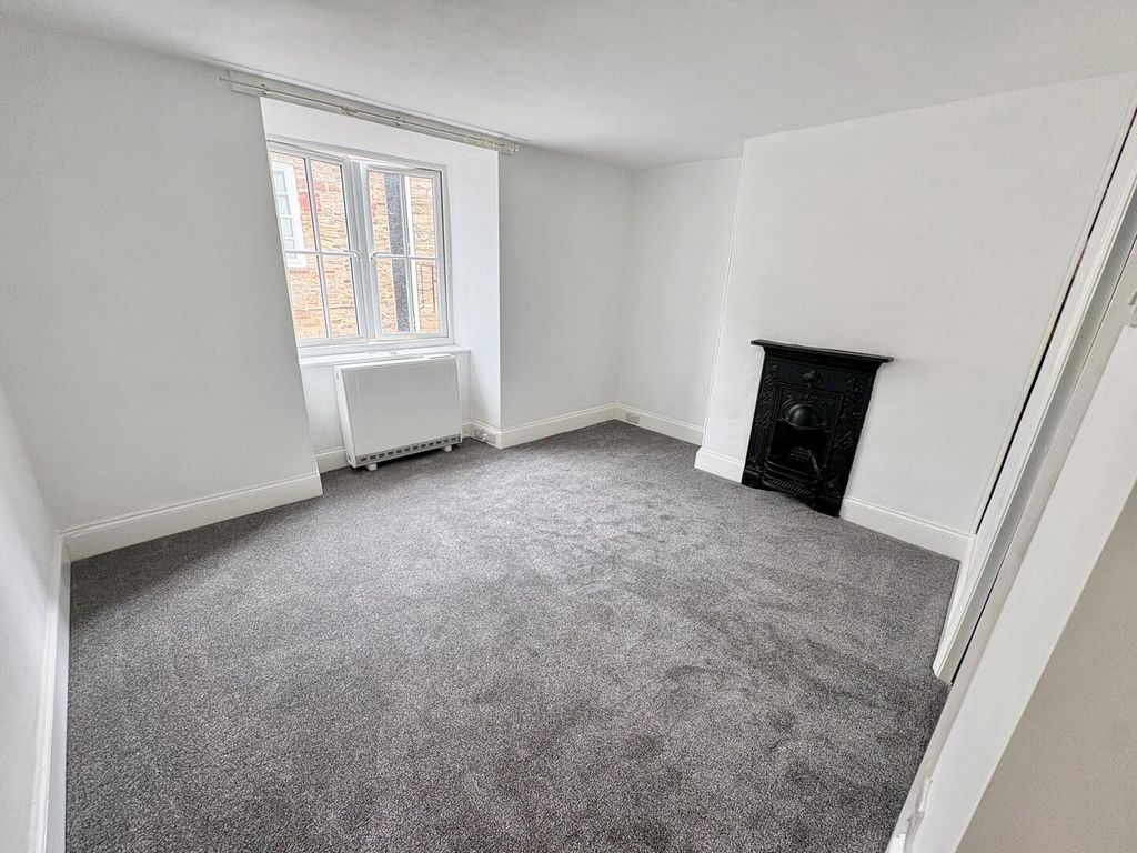 Property photo 2 of 8 Bedroom