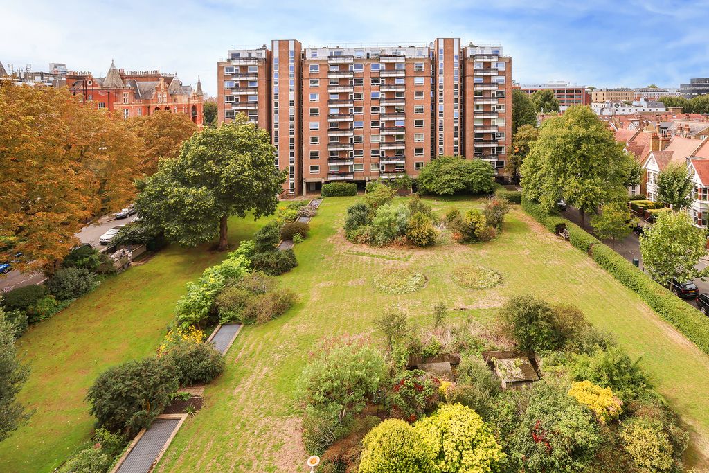 Property photo 3 of 12