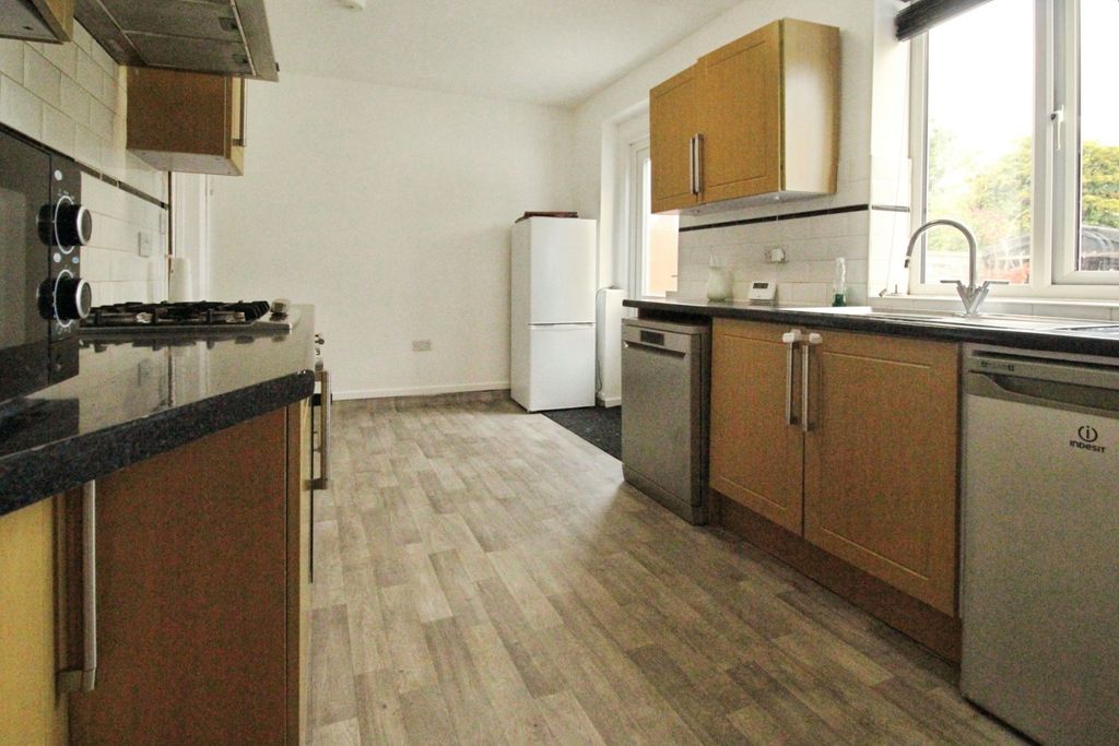 Property photo 3 of 19 Picture No. 34