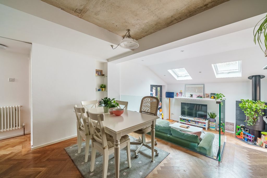 Property photo 3 of 15 4897802