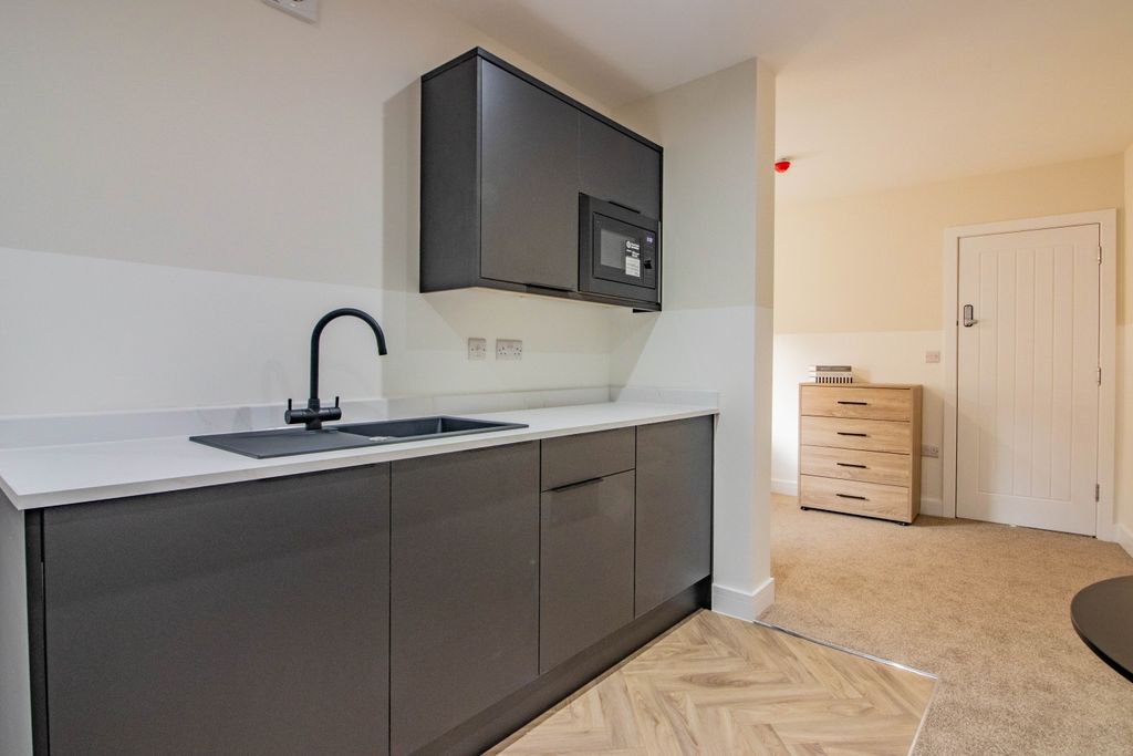 Property photo 3 of 10 E-4