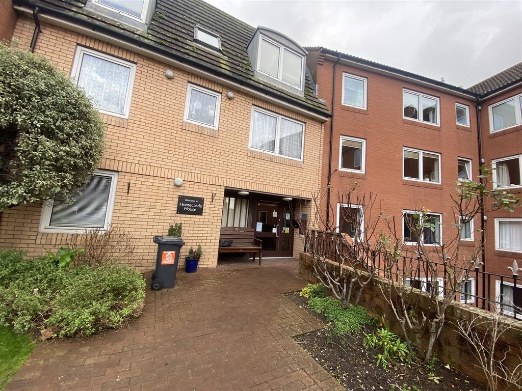 Property photo 3 of 8 External