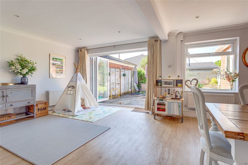 Property photo 2 of 16 Living Room