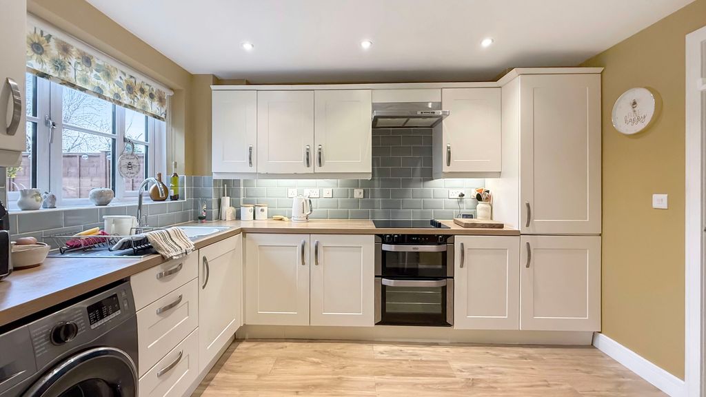 Property photo 3 of 14 Kitchen/Dining Room
