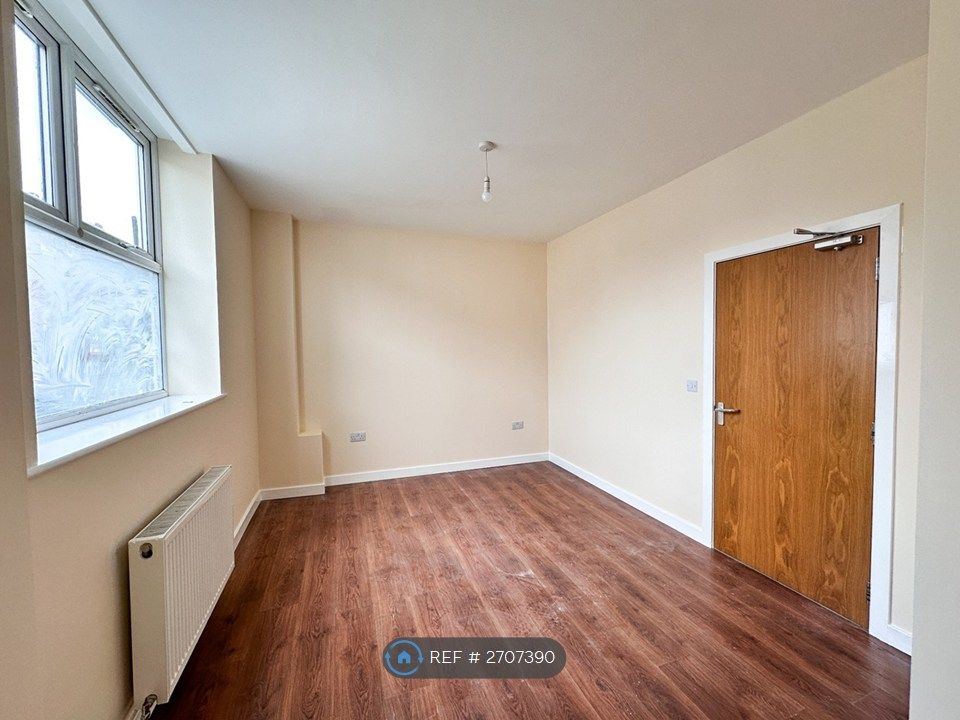 Property photo 2 of 4 Bedroom