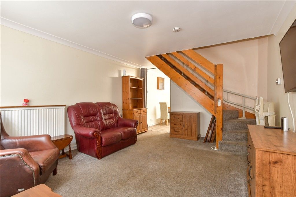 Property photo 1 of 9 Lounge