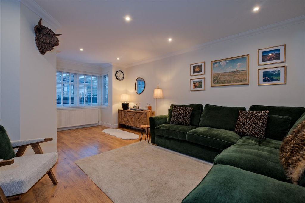 Property photo 2 of 30 Lounge