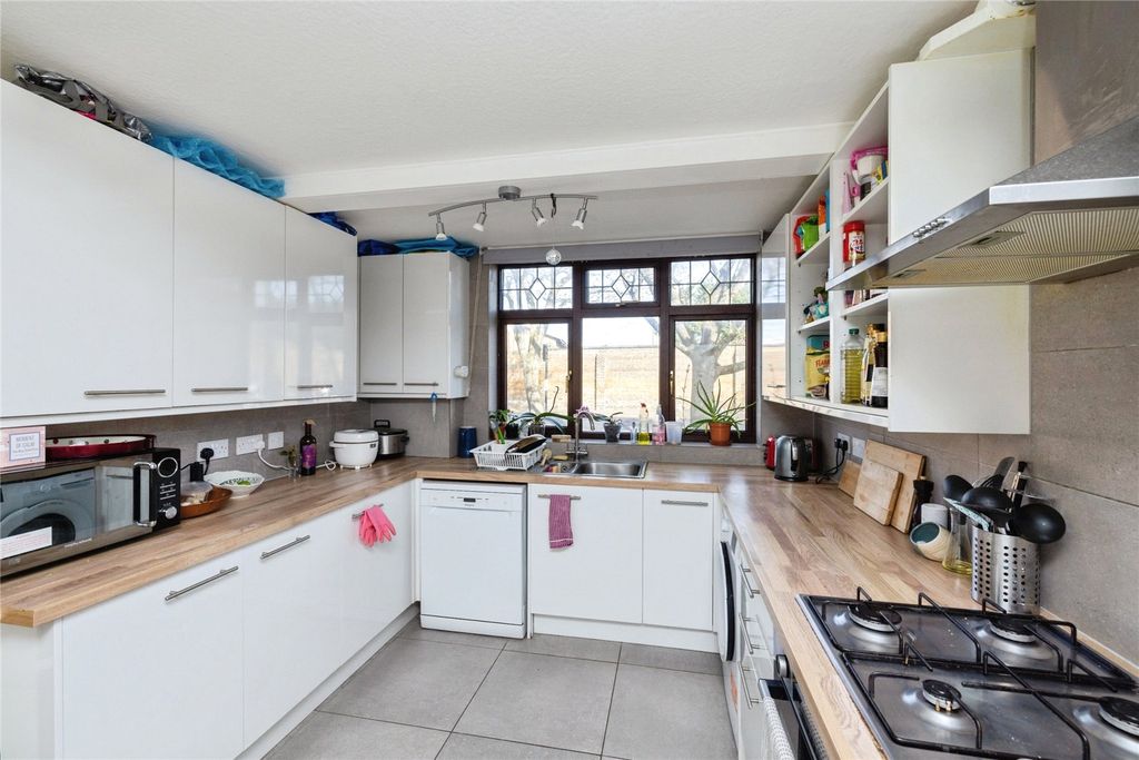 Property photo 2 of 29 Kitchen