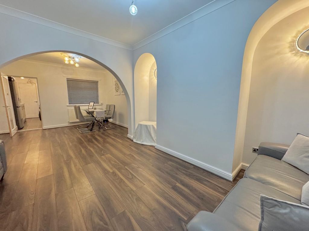 Property photo 3 of 15 c1F0Acfe-7d02-440c-8846-8E57554d79Aa