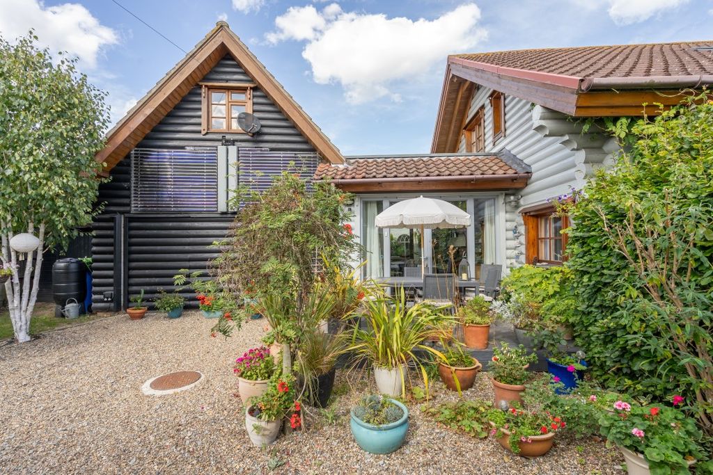 Property photo 1 of 28
