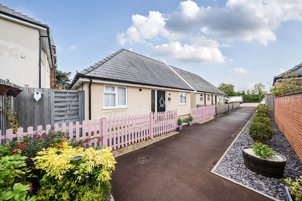 Property photo 2 of 21