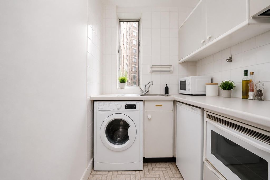 Property photo 3 of 7 7B9A1B2F-35ce-47Ca-8258-63Bd1Cb768Eb.Png