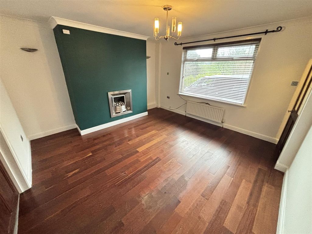 Property photo 2 of 10 Living Room