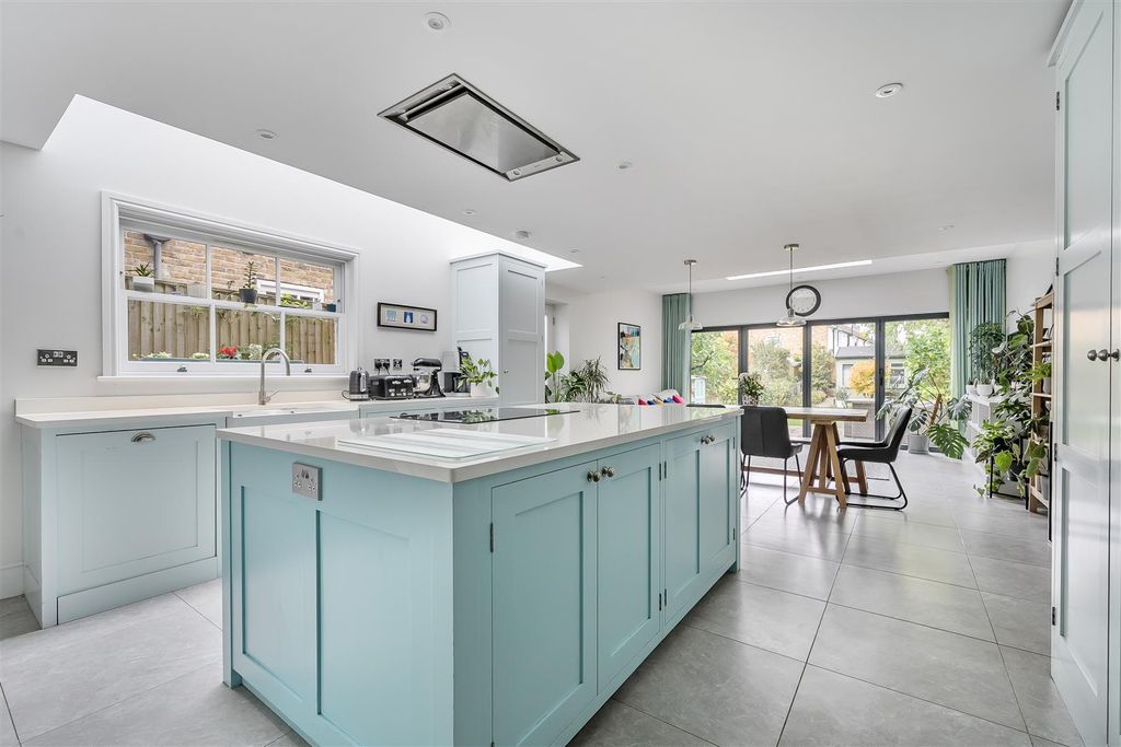 Property photo 2 of 18 Kitchen