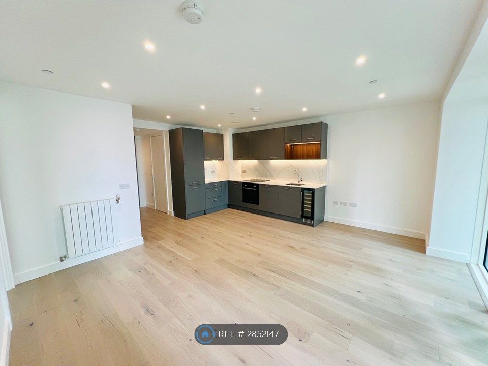 Property photo 2 of 35 Living Room