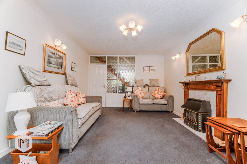 Property photo 2 of 32