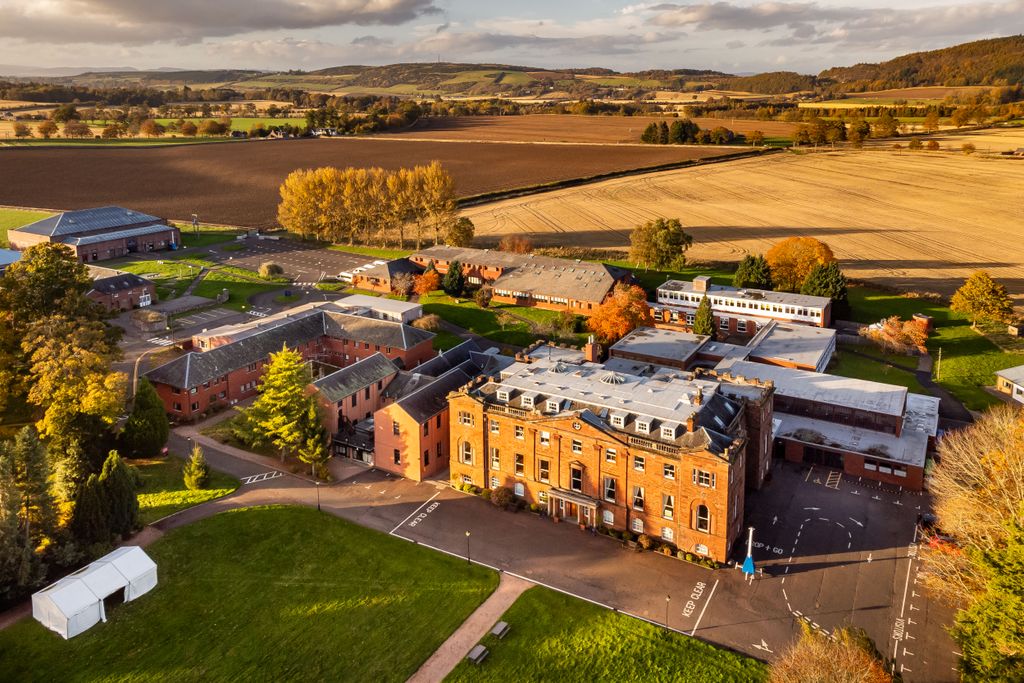 Property photo 3 of 11