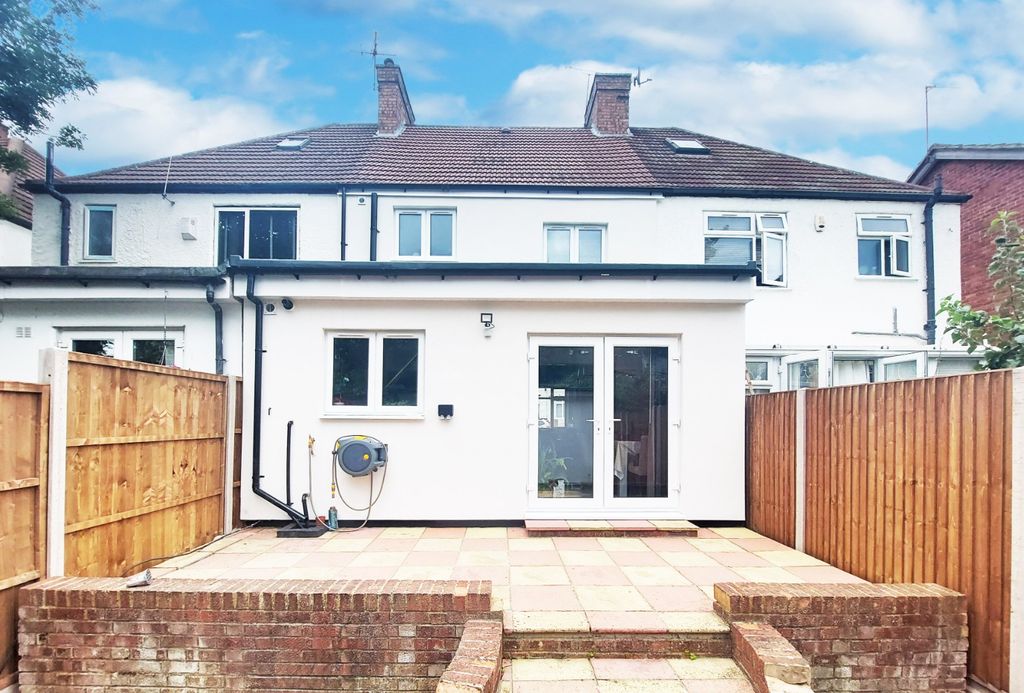 Property photo 2 of 13 4407411