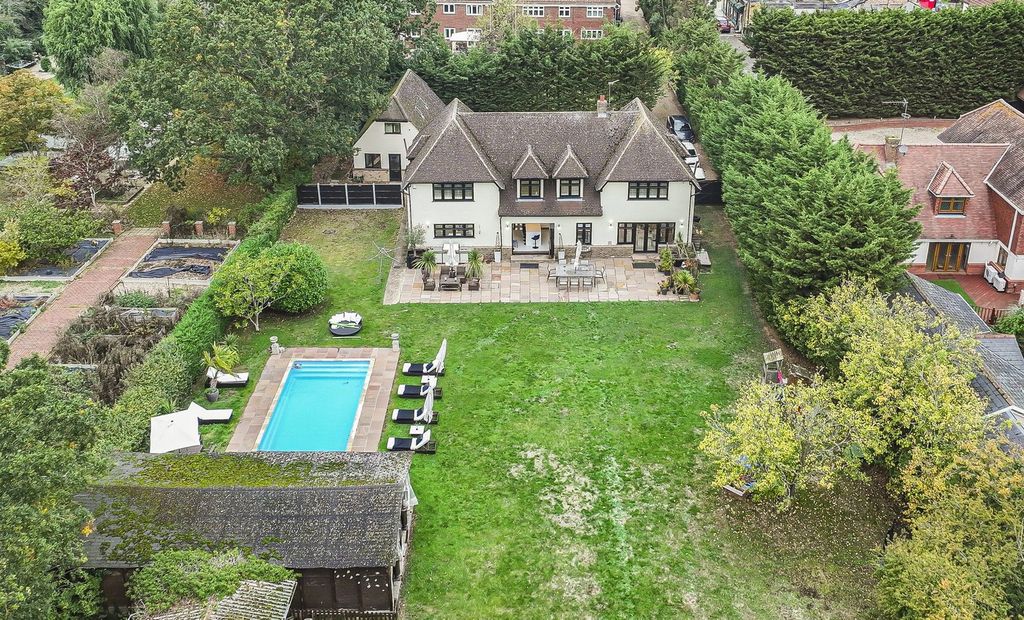 Property photo 1 of 64