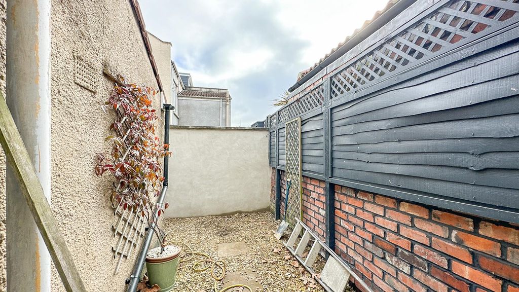 Property photo 3 of 10 Untitled-634.Jpg