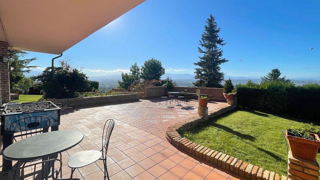 Property photo 3 of 49 Terrace