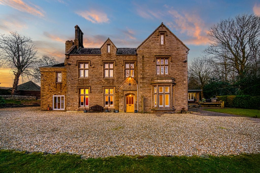 Property photo 1 of 48 3990233