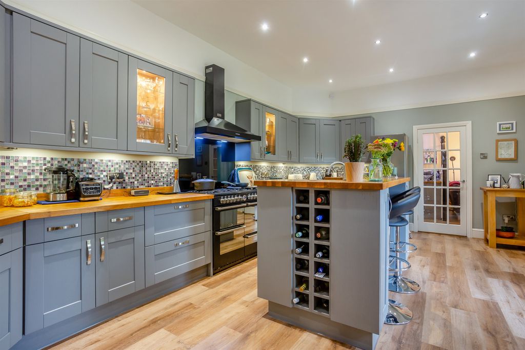 Property photo 2 of 26