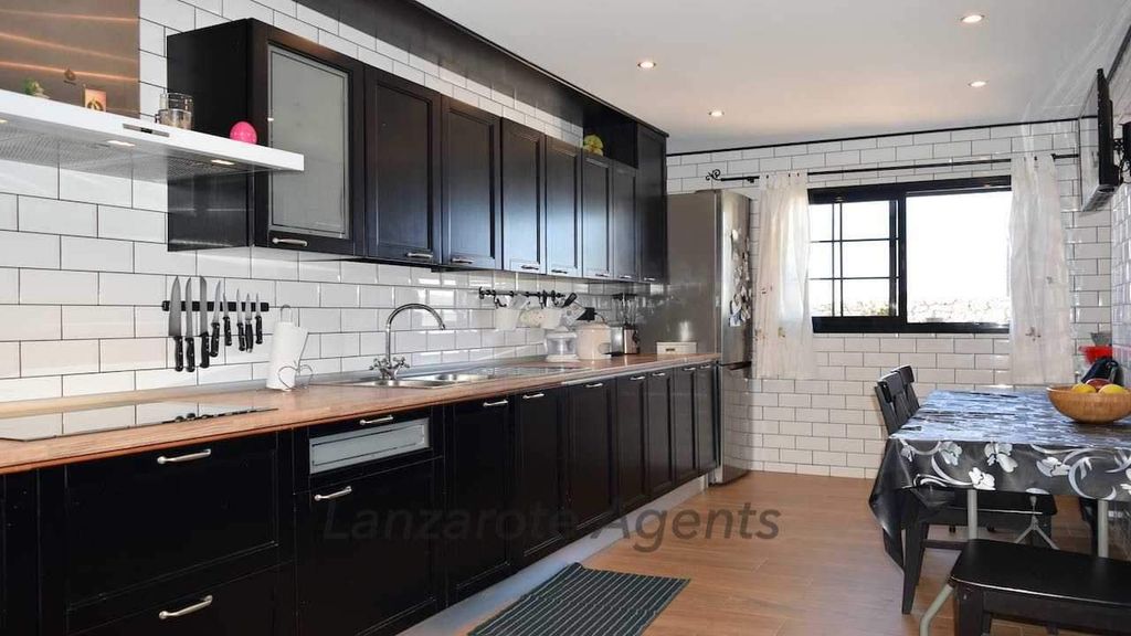 Property photo 2 of 44