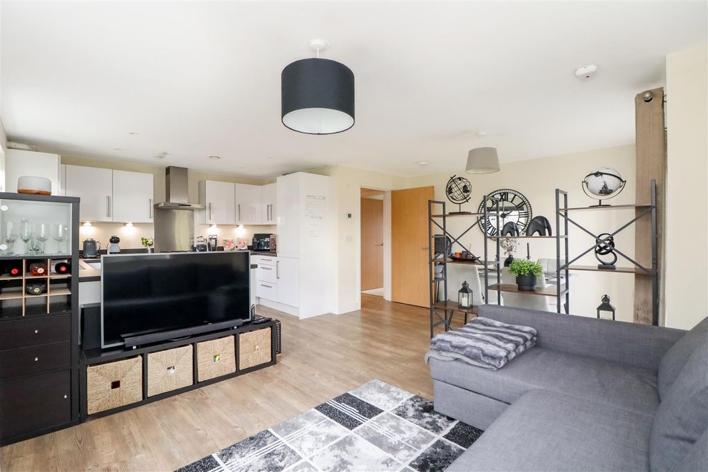 Property photo 2 of 22