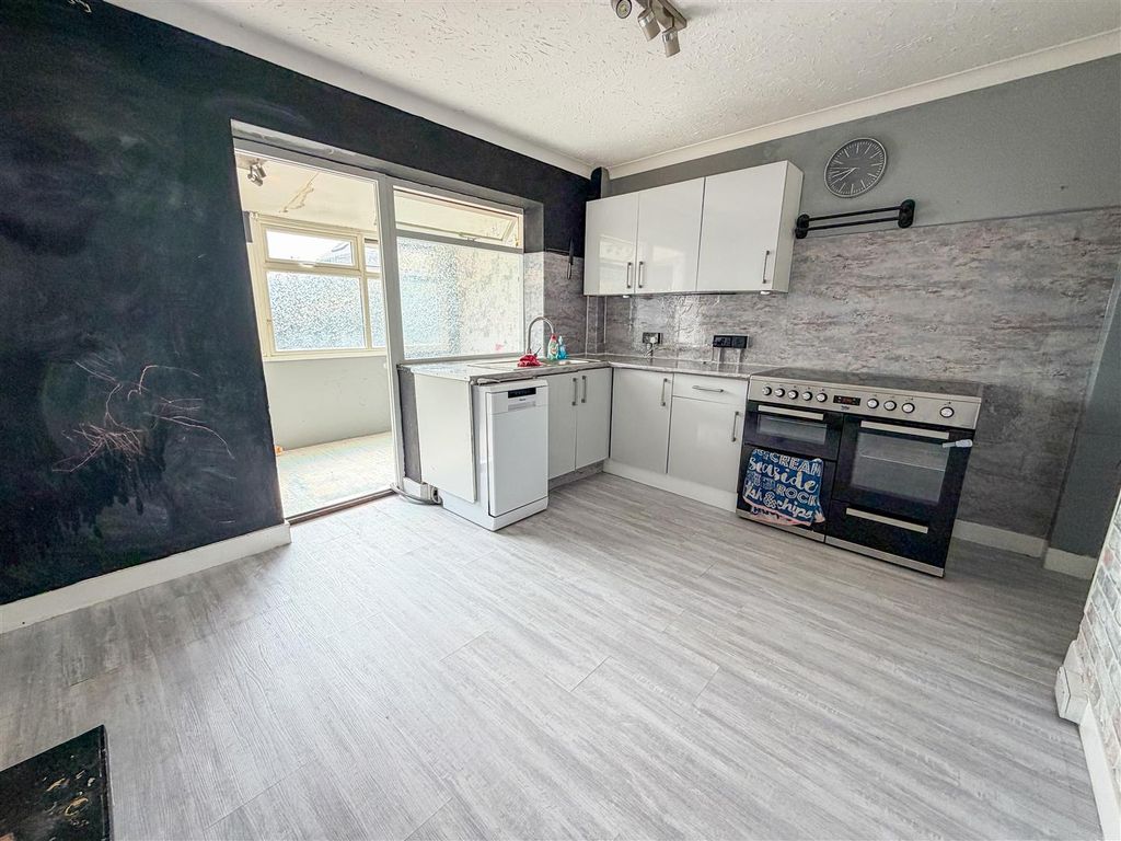 Property photo 3 of 15 Kitchen/Diner